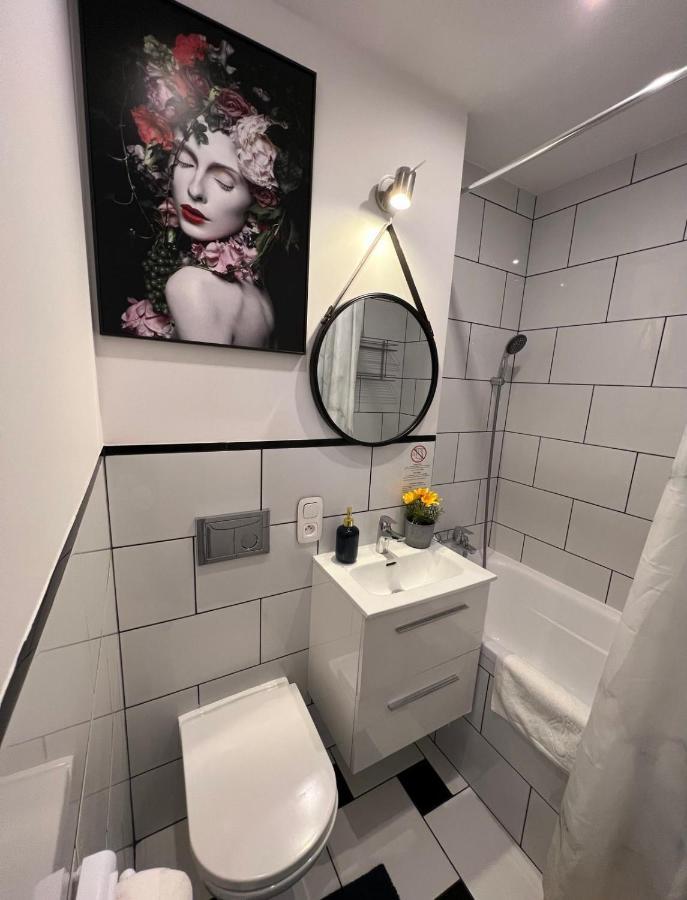 Unitapartaments Short Rent In By Metro Station Rondo Onz With 3bedrooms 23 Lägenhet Warszawa